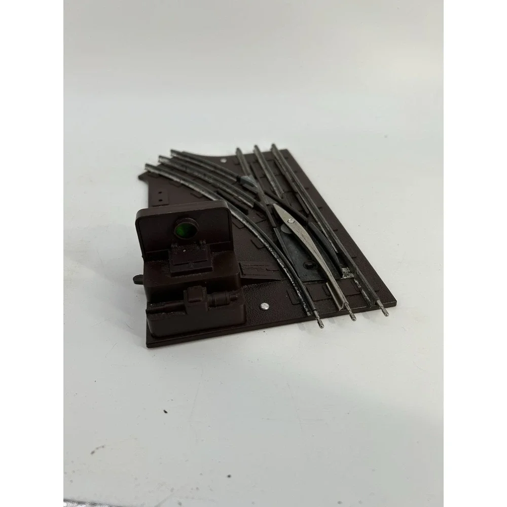 Lionel 6-5021/2  Manual Switch Tracks Set of 2   Left & Right Turnouts O-27